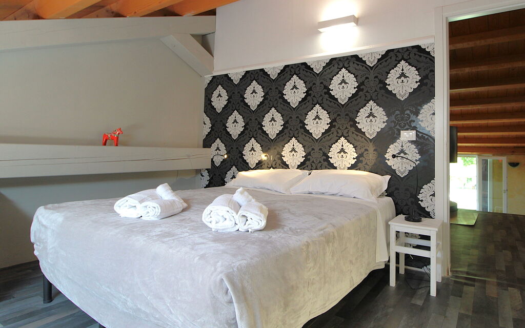 Silea Apartments, Pool, Garden, Treviso: Autunno, Dettagli della stanza, Estate, Primavera