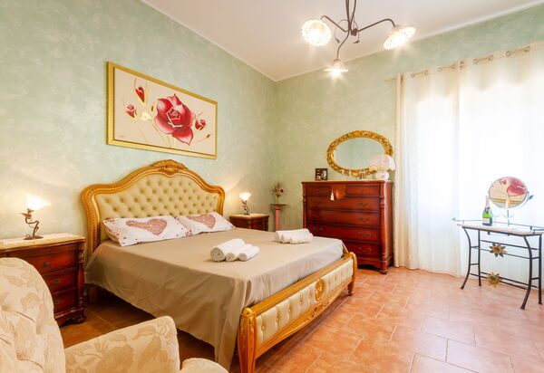 Luxury Private Villa With Garden: Autunno, Camera da letto, Estate, Primavera