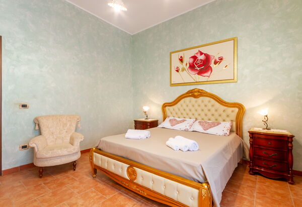 Luxury Private Villa With Garden: Autunno, Camera da letto, Estate, Primavera