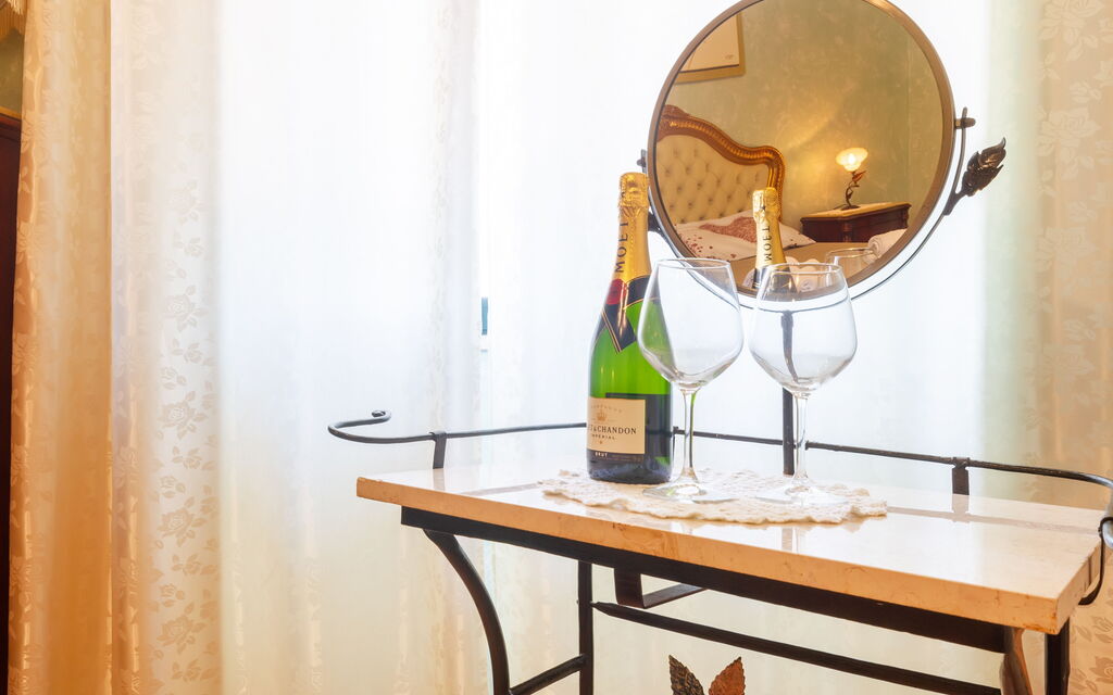 Luxury Private Villa With Garden: Autunno, Camera da letto, Estate, Primavera