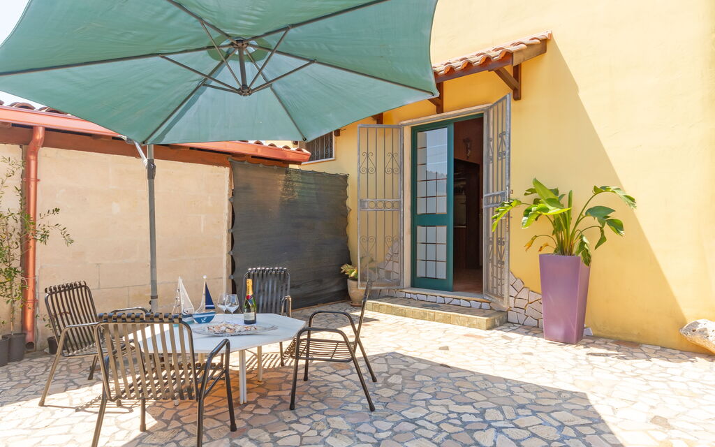 Luxury Private Villa With Garden: Autunno, Entrata Principale, Estate, Primavera