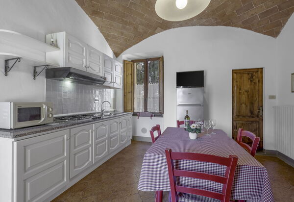 Agriturismo Agresto Apartments And Cottage, Pool, Casole D'elsa: Autunno, Estate, Primavera, Sala da pranzo, Soggiorno