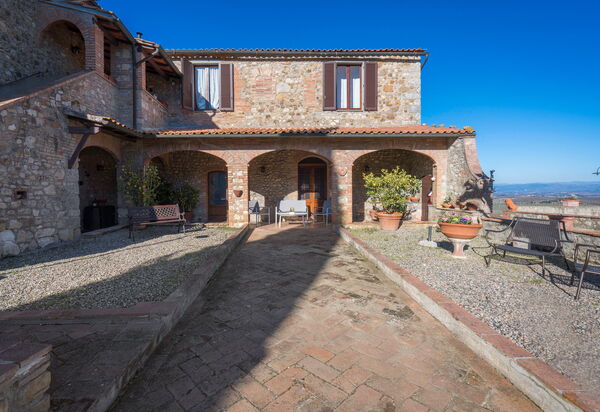 Agriturismo Agresto Apartments And Cottage, Pool, Casole D'elsa: Autunno, Entrata Principale, Estate, Primavera