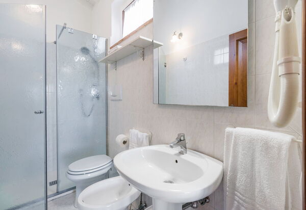 Agriturismo Agresto Apartments And Cottage, Pool, Casole D'elsa: Autunno, Bagno, Estate, Primavera