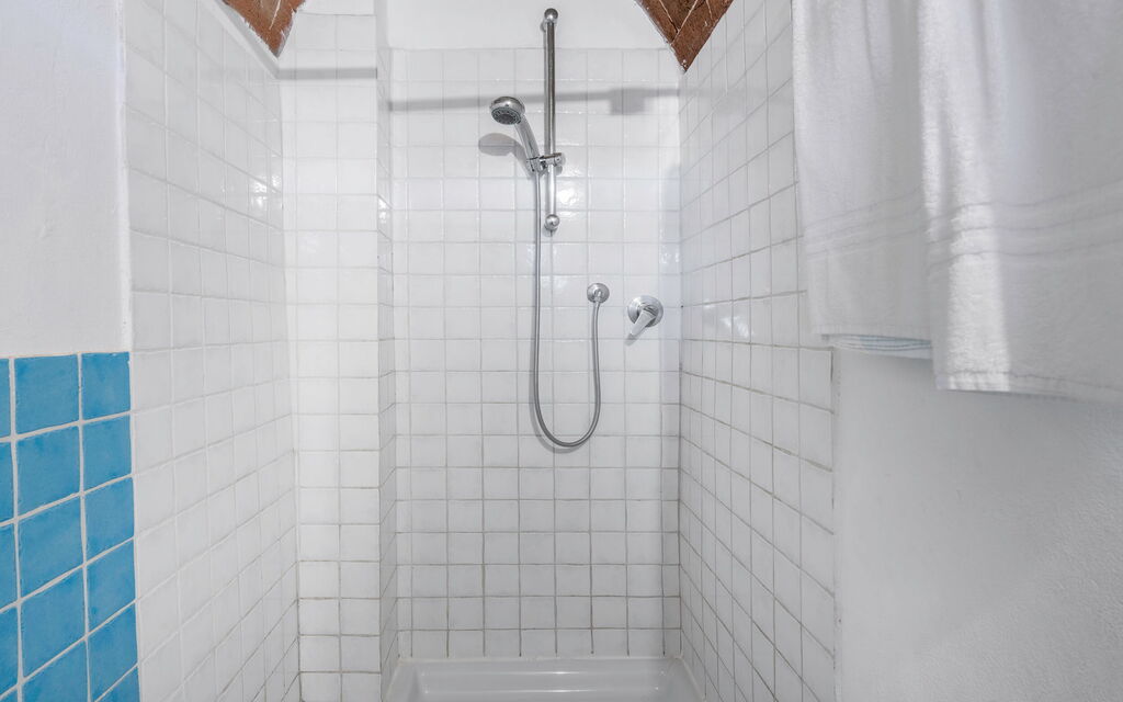 Agriturismo Agresto Apartments And Cottage, Pool, Casole D'elsa - : Autumn, Bathroom, Spring, Summer