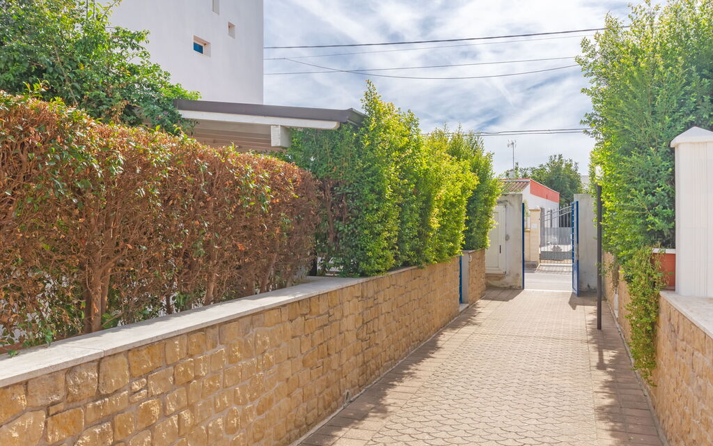 Beach Life Apartment In Boncore: Autumn, Main Entrance, Spring, Summer, Winter