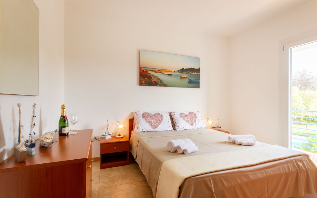 Beach Life Apartment In Boncore: Autumn, Bedroom, Spring, Summer, Winter