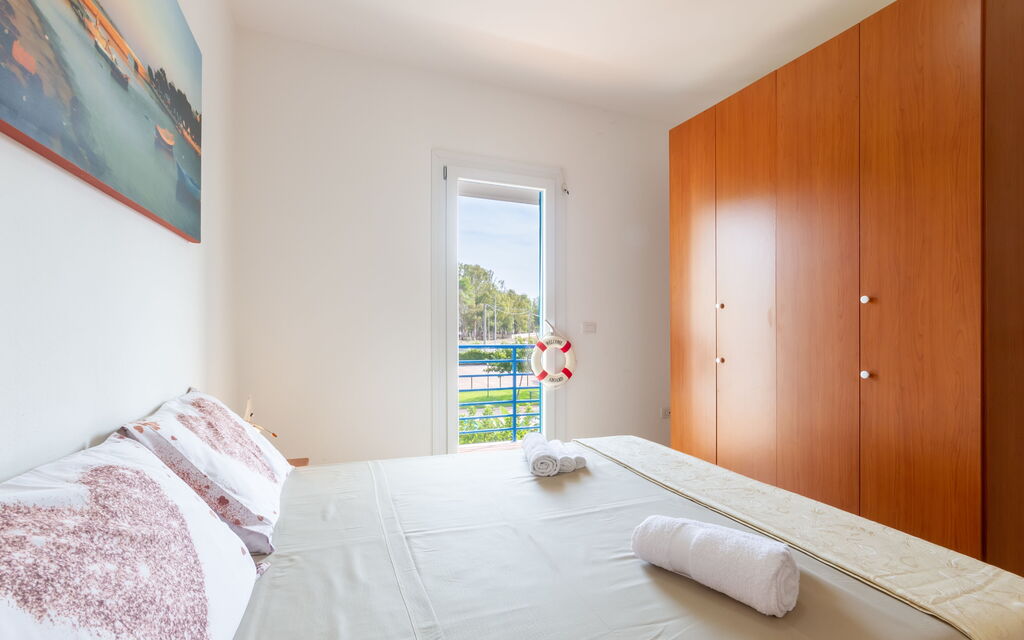 Beach Life Apartment In Boncore: Autumn, Bedroom, Spring, Summer, Winter