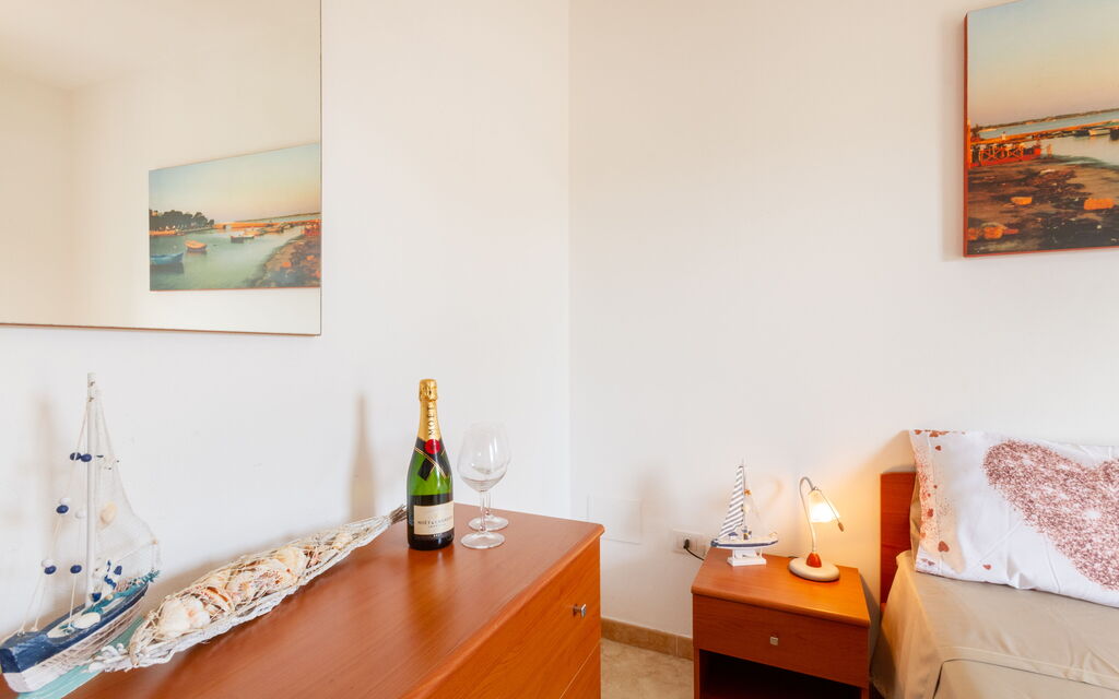 Beach Life Apartment In Boncore: Autumn, Bedroom, Spring, Summer, Winter