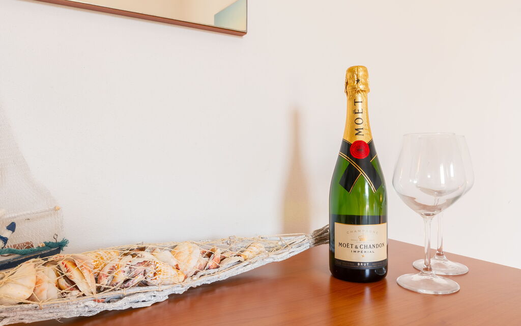 Beach Life Apartment In Boncore: Autumn, Bedroom, Spring, Summer, Winter