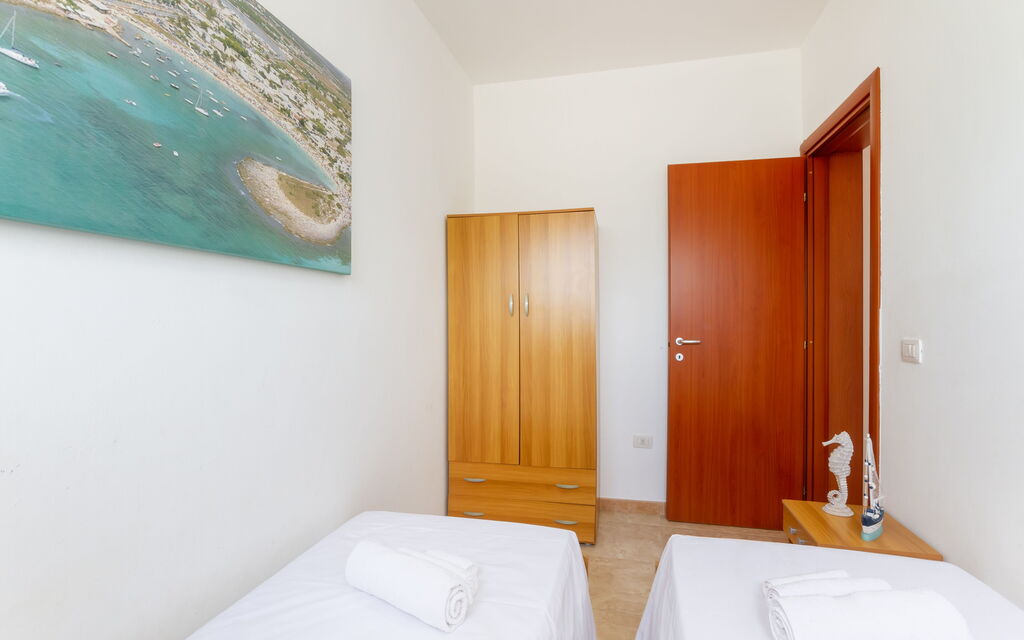 Beach Life Apartment In Boncore: Autumn, Bedroom, Spring, Summer, Winter