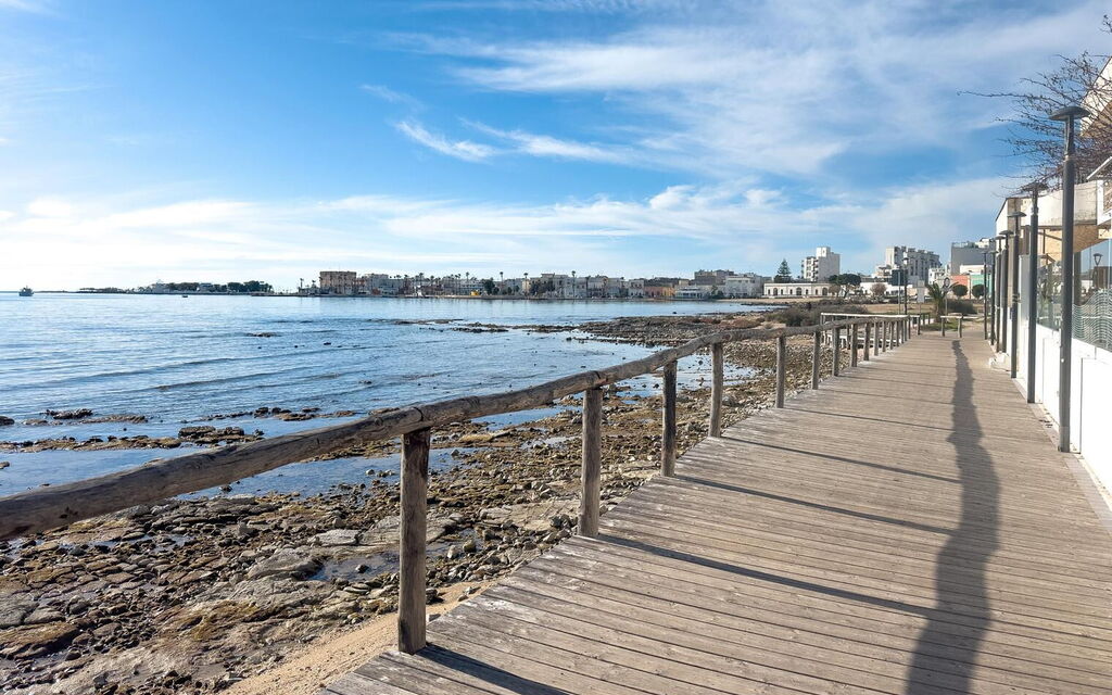 Beach Life Apartment In Boncore: Autumn, Building Exterior, Spring, Summer, Winter