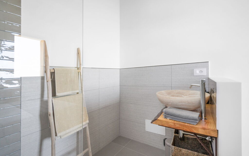 Belmonte Spereto Apartment With Pool, Montaione: Autumn, Bathroom, Spring, Summer