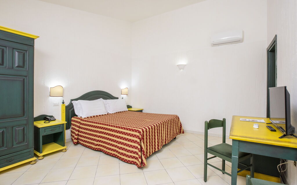 Nature & Country Resort Near The sea - : Autumn, Dining Room, Kitchen, Living Room, Spring, Summer, Winter