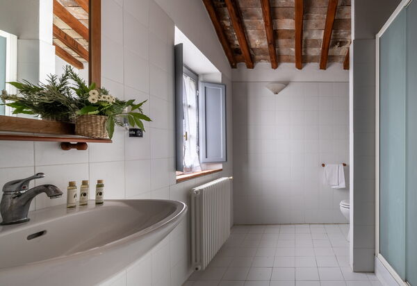 In the Heart of Chianti, Pool, Wifi, View - Lilliano: Autumn, Bathroom, Spring, Summer