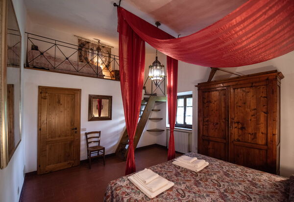 Green Hill Apartment In Tuscan Countryside: Autumn, Bedroom, Spring, Summer, Winter