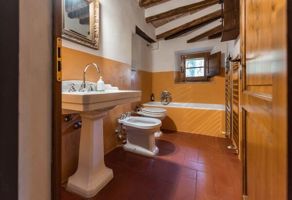 Green Hill Apartment In Tuscan Countryside: Autumn, Bathroom, Spring, Summer, Winter