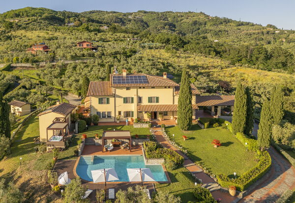 Villa Alessia Luxury: Autumn, Scenic View, Spring, Summer