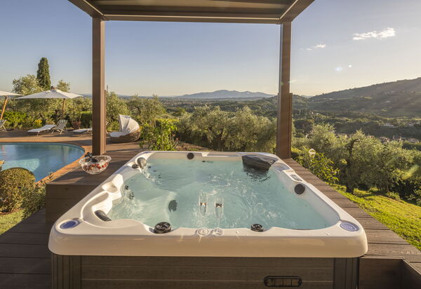 Villa Alessia Luxury: Autumn, Hot Tub, Spring, Summer