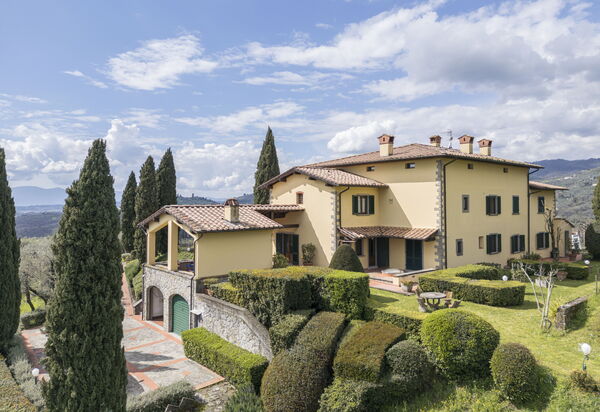 Villa Alessia Luxury: Autumn, Building Exterior, Spring, Summer