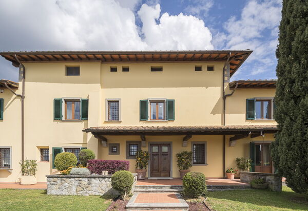 Villa Alessia Luxury: Autumn, Building Exterior, Spring, Summer