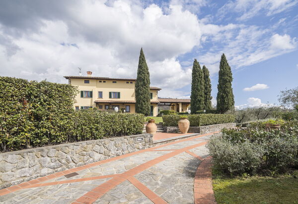 Villa Alessia Luxury: Autumn, Building Exterior, Spring, Summer