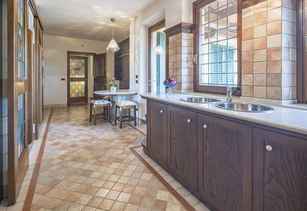 Villa Alessia Luxury: Autumn, Kitchen, Spring, Summer