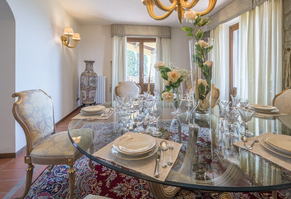 Villa Alessia Luxury: Autumn, Dining Room, Spring, Summer