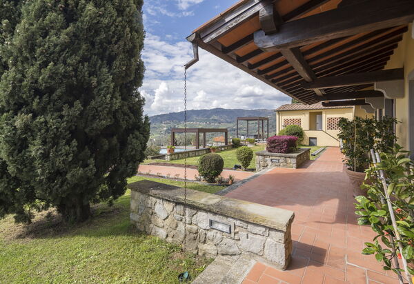 Villa Alessia Luxury: Autumn, Building Exterior, Spring, Summer