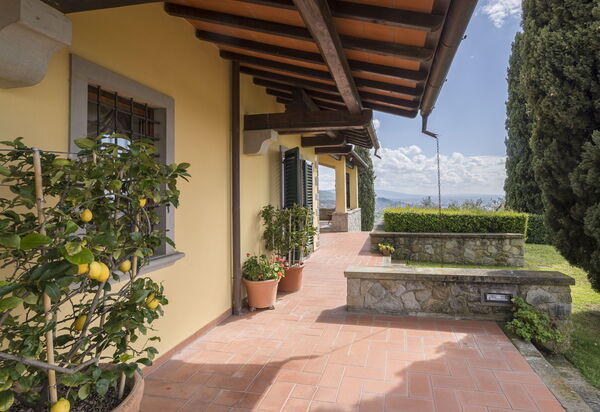 Villa Alessia Luxury: Autumn, Building Exterior, Spring, Summer