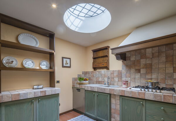 Villa Alessia Luxury: Autumn, Kitchen, Spring, Summer