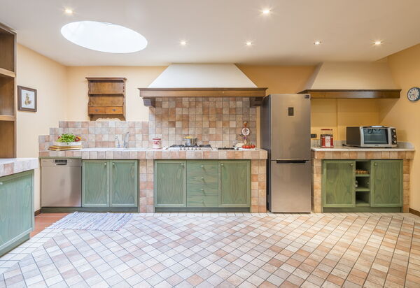 Villa Alessia Luxury: Autumn, Kitchen, Spring, Summer