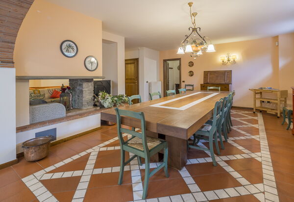 Villa Alessia Luxury: Autumn, Dining Room, Spring, Summer