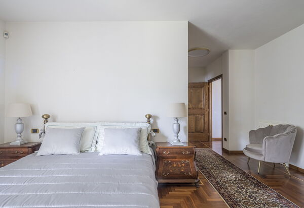 Villa Alessia Luxury: Autumn, Bedroom, Spring, Summer