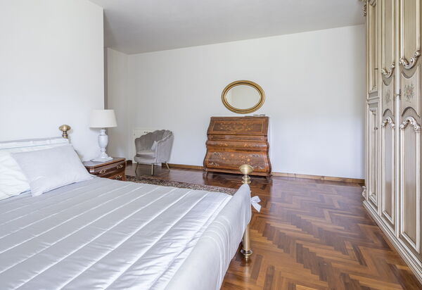 Villa Alessia Luxury: Autumn, Bedroom, Spring, Summer