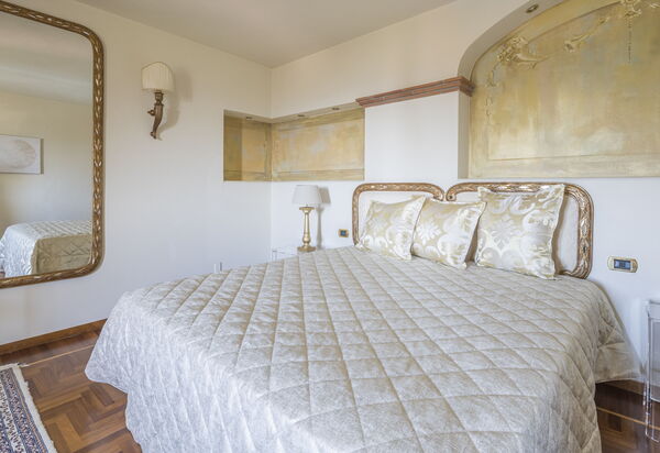 Villa Alessia Luxury: Autumn, Bedroom, Spring, Summer