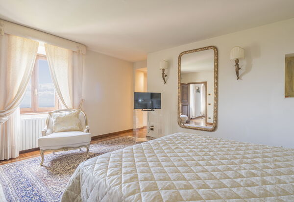 Villa Alessia Luxury: Autumn, Bedroom, Spring, Summer