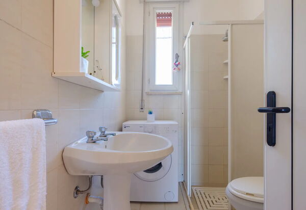 Casa Castiglione With Balcony: Autunno, Bagno, Estate, Primavera