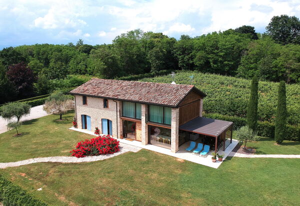 Villa Montello Pool, Jacuzzi, Ac, Wifi, Treviso: Autumn, Garden, Spring, Summer