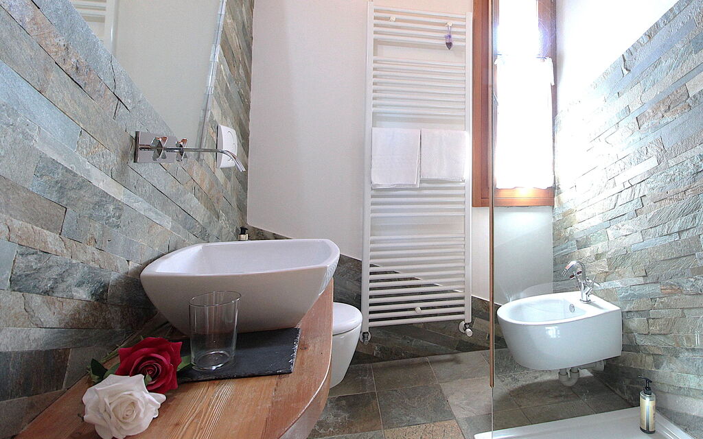 Villa Montello Pool, Jacuzzi, Ac, Wifi, Treviso: Autumn, Bathroom, Spring, Summer