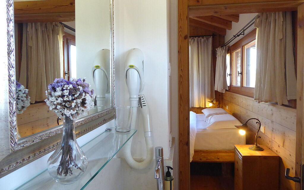 Villa Montello Pool, Jacuzzi, Ac, Wifi, Treviso: Autumn, Bathroom, Spring, Summer