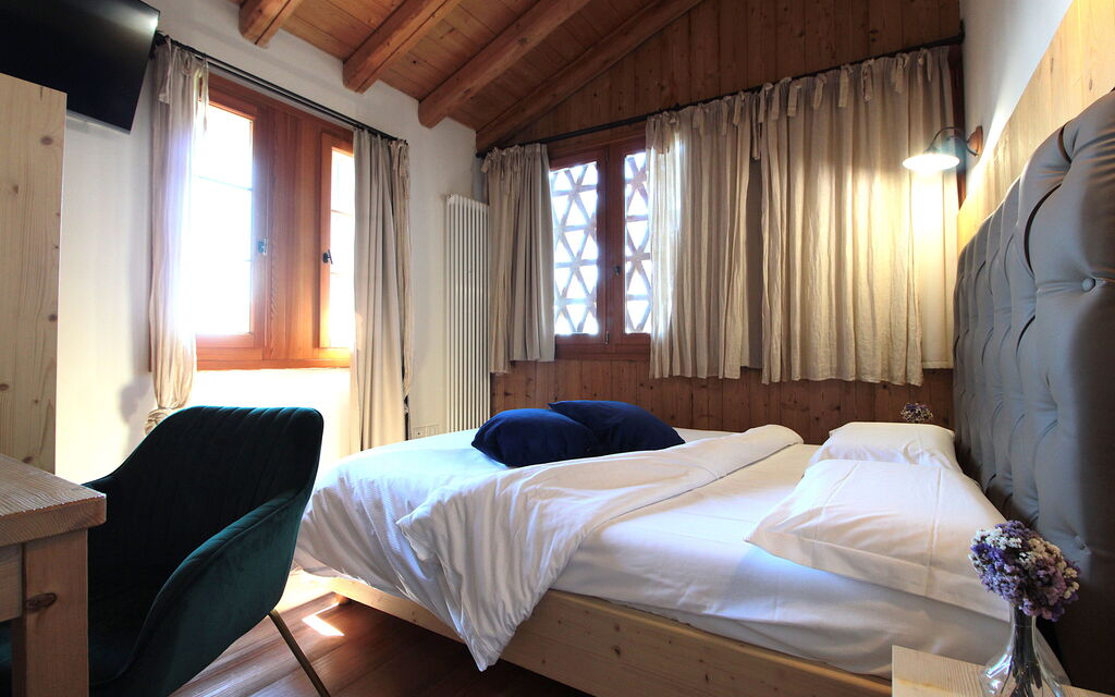 Villa Montello Pool, Jacuzzi, Ac, Wifi, Treviso: Autumn, Bedroom, Spring, Summer