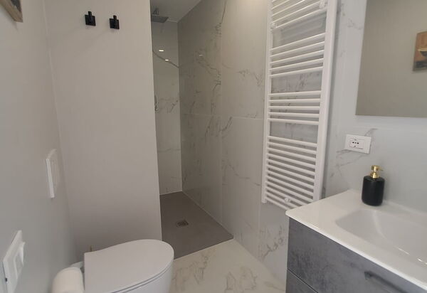 Central Design Flat With Parking, Bogliasco: Autumn, Bathroom, Spring, Summer