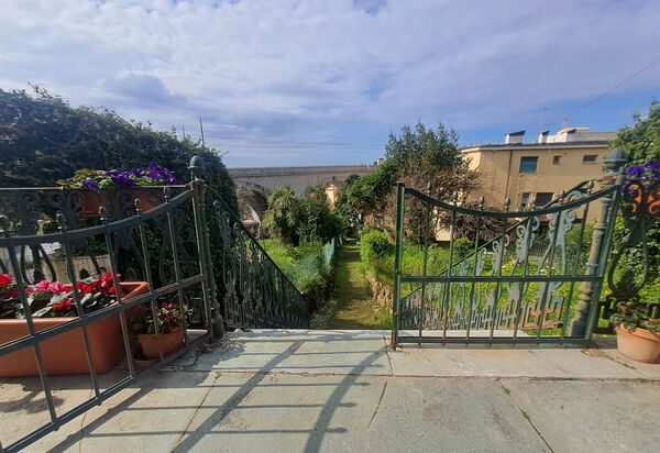 Central Design Flat With Parking, Bogliasco: Autumn, Main Entrance, Spring, Summer