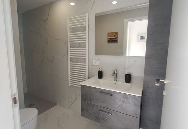 Central Design Flat With Parking, Bogliasco: Autumn, Bathroom, Spring, Summer
