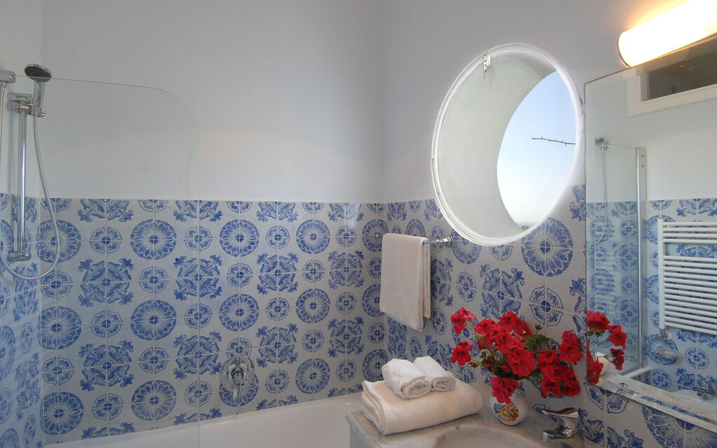 Torre Sponda - Cisterna Piccola, Private Beach: Autumn, Bathroom, Spring, Summer