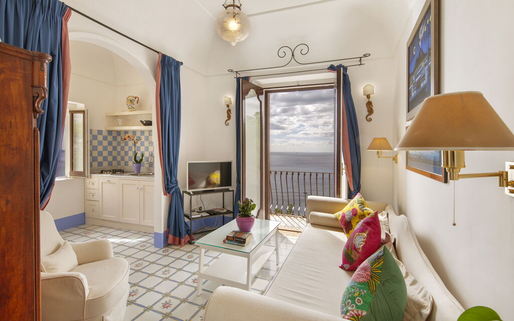 Torre Sponda - Cisterna Piccola, Private Beach: Autumn, Living Room, Spring, Summer