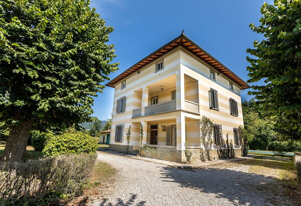 Villa Agata: all'aperto, Entrata Principale, Esterni