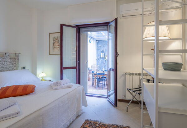 Bonaria Boutique House Ac, Wifi, Cinque Terre: Autunno, Camera da letto, Estate, Primavera
