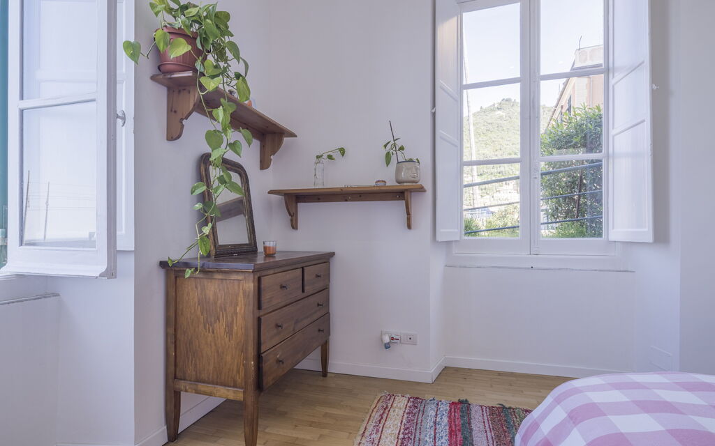 Central Cozy Nest With Parking, Bogliasco: Autunno, Camera da letto, Estate, Primavera